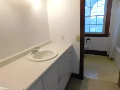 Bath - 2502 S Main Loop, Denison, IA 51442 photo 2 of 3