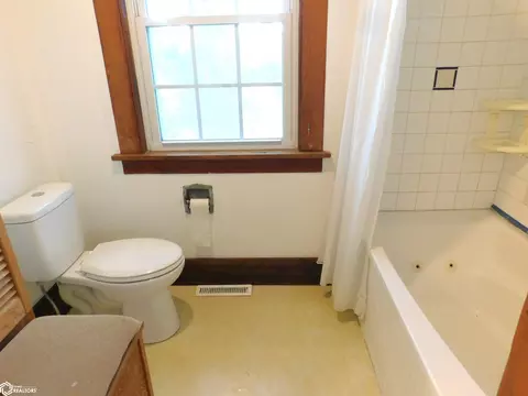 Bath - 2502 S Main Loop, Denison, IA 51442 photo 3 of 3