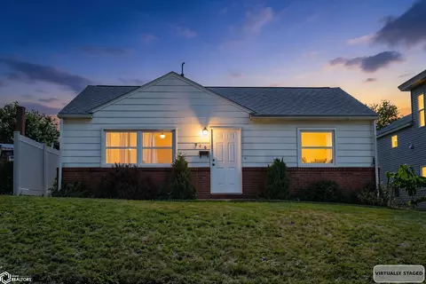 916 N 8th St, Burlington, IA 52601