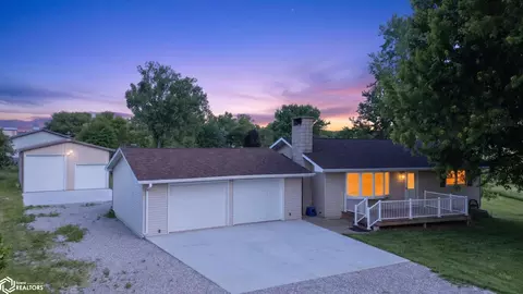 1828 Parker Ave, Marshalltown, IA 50158