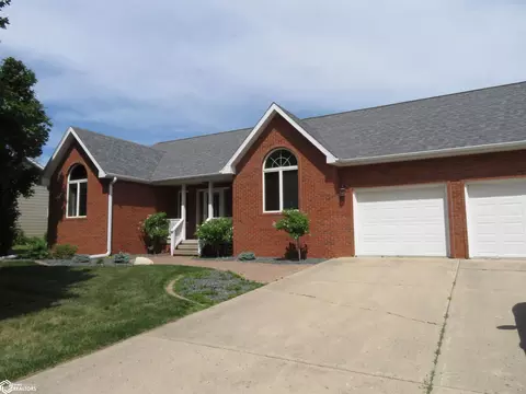 1523 1st St SW, Clarion, IA 50525