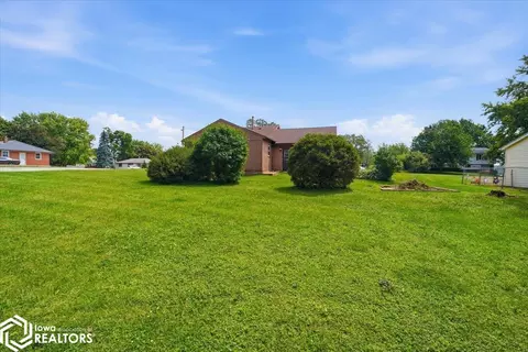 Exterior - 1902 12th St, Eldora, IA 50627 photo 3 of 4