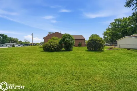 Exterior - 1902 12th St, Eldora, IA 50627 photo 2 of 4
