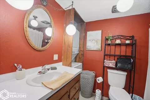 Bath - 1902 12th St, Eldora, IA 50627 photo 1 of 1