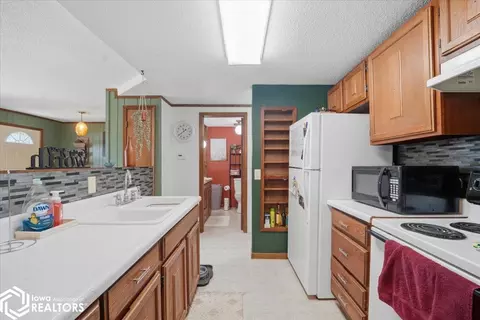 Kitchen - 1902 12th St, Eldora, IA 50627 photo 3 of 3