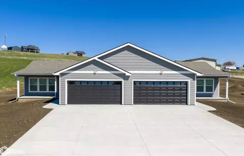 113 W 6th B St, Woodbine, IA 51579