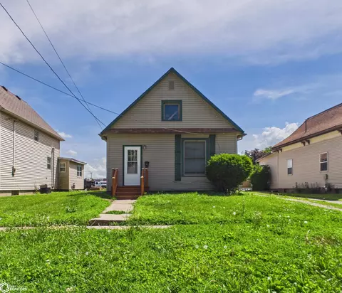 614 C Ave W, Oskaloosa, IA 52577