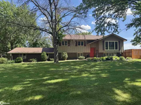 8 Maplewood Dr, Humboldt, IA 50548