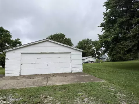 Exterior - 210 S Maple, Cincinnati, IA 52549 photo 2 of 8