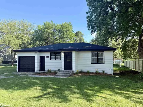 203 E Perry St, Jefferson, IA 50129