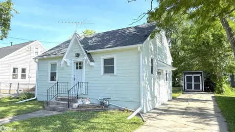 912 15th St NE, Mason City, IA 50401