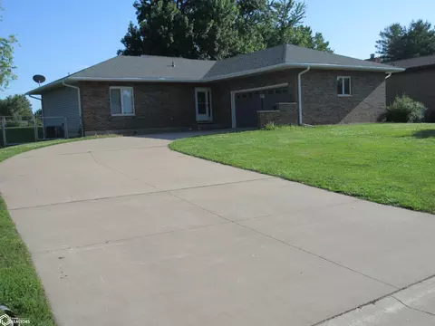 14 Greenbrier, Keokuk, IA 52632