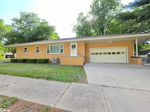 104 N Taylor Ave, Mason City, IA 50401