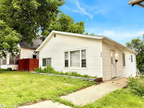 520 S 9th St, Burlington, IA 52601