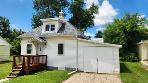 206 N 14th St, Marshalltown, IA 50158
