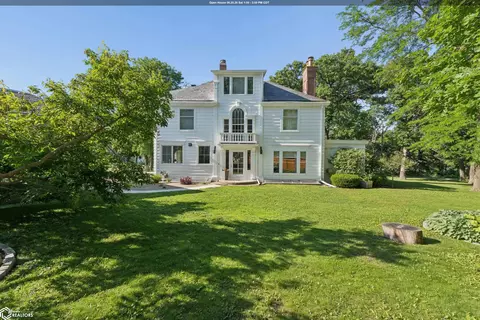 9 Beaumont Dr, Mason City, IA 50401