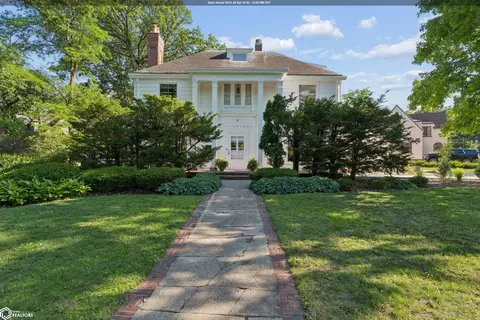 9 Beaumont Dr, Mason City, IA 50401