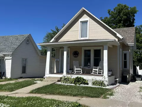 103 S 12th St, Marshalltown, IA 50158