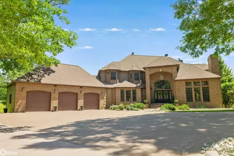 5624 Clubhouse Dr, Burlington, IA 52601