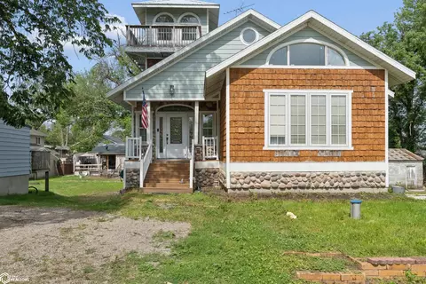 15378 Oakwood Ave, Clear Lake, IA 50428
