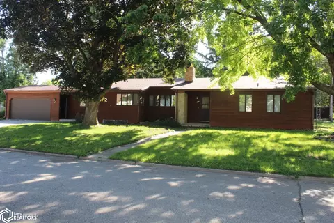 635 Center Ave, Garner, IA 50438