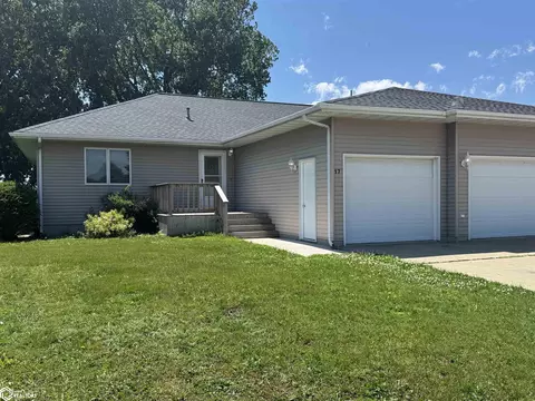 17 Plaza Dr, Clear Lake, IA 50428