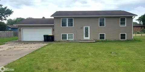 411 Kennedy Dr, Wapello, IA 52653
