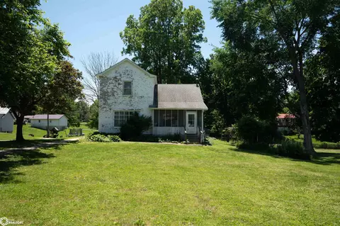 515 S 5th St, Warsaw, IL 62379