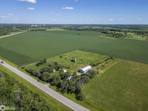 13187 300th St, Mason City, IA 50401