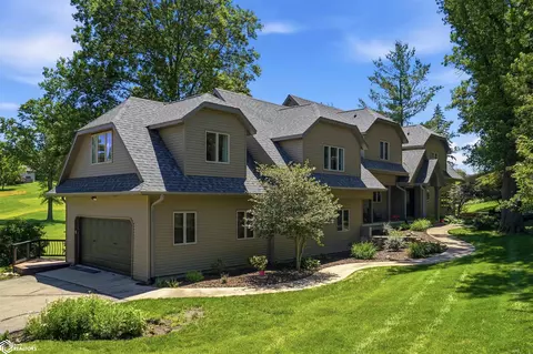 1806 Knollwood Dr, Marshalltown, IA 50158