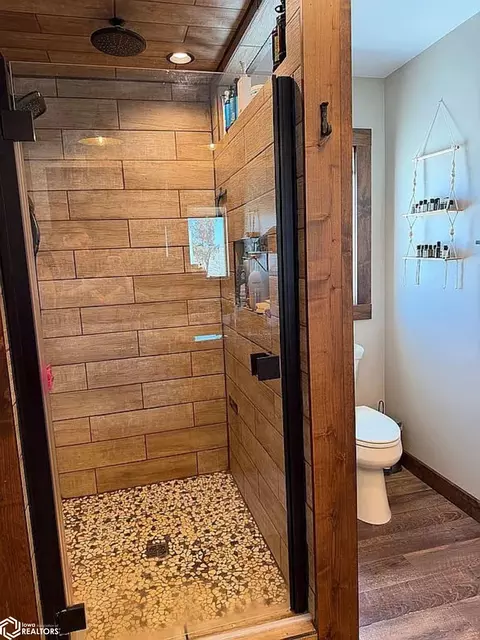 Bath - 1182 Nettle Ave, Hampton, IA 50441 photo 5 of 8