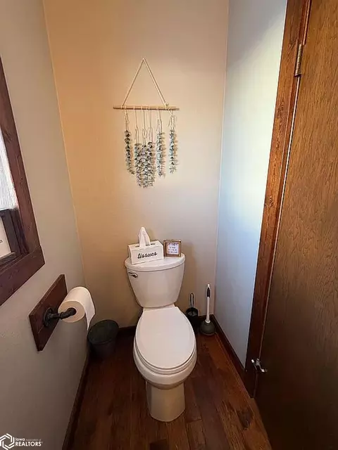 Bath - 1182 Nettle Ave, Hampton, IA 50441 photo 1 of 8
