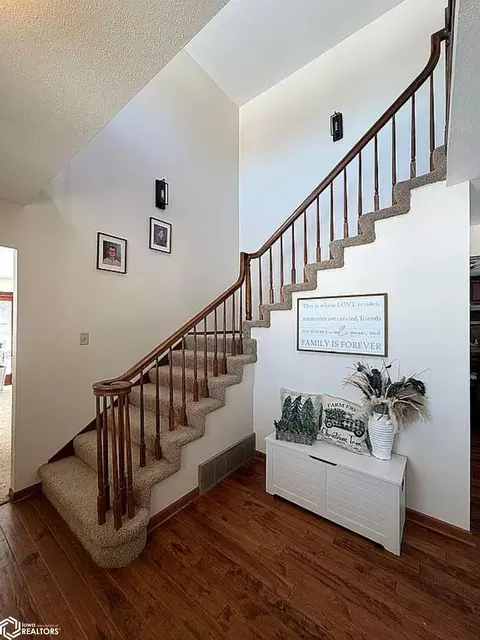 Entry Way - 1182 Nettle Ave, Hampton, IA 50441 photo 1 of 2