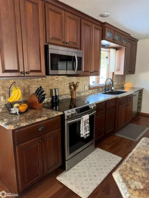 Kitchen - 1182 Nettle Ave, Hampton, IA 50441 photo 6 of 6