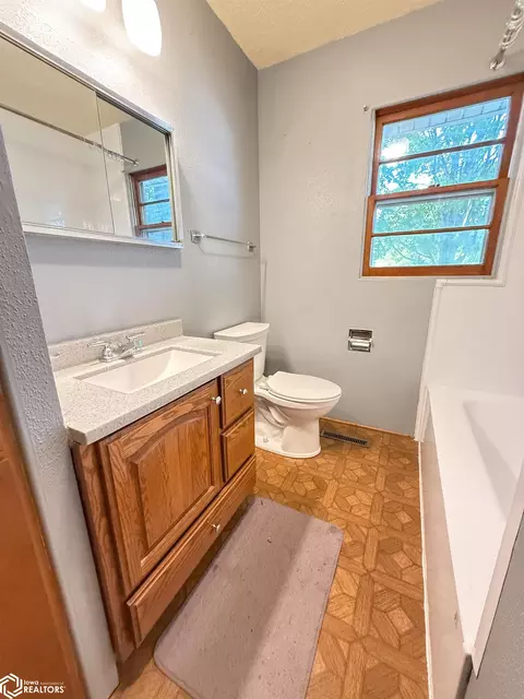 Bath - 20 Shar Denn Dr, Hampton, IA 50441 photo 1 of 2
