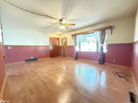 Living - 20 Shar Denn Dr, Hampton, IA 50441 photo 4 of 4