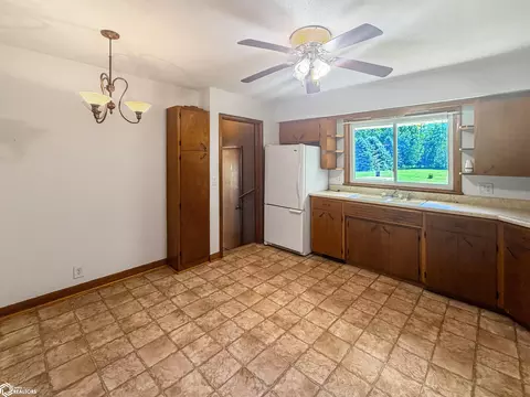Kitchen - 1447 Timber Ave, Hansell, IA 50441 photo 3 of 4