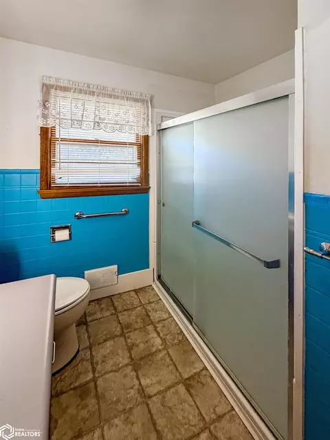 Bath - 1447 Timber Ave, Hansell, IA 50441 photo 3 of 3
