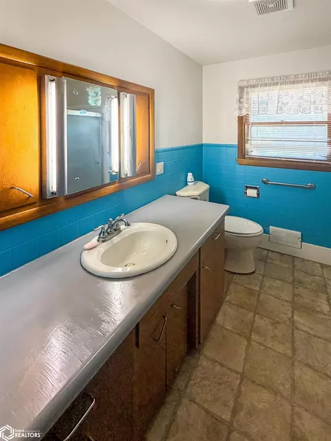 Bath - 1447 Timber Ave, Hansell, IA 50441 photo 1 of 3