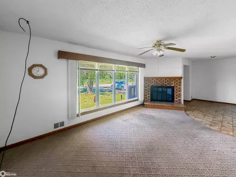Living - 1447 Timber Ave, Hansell, IA 50441 photo 2 of 4