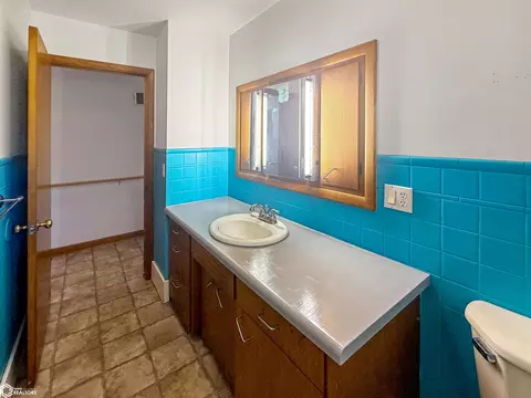 Bath - 1447 Timber Ave, Hansell, IA 50441 photo 2 of 3