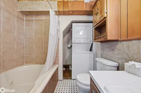 Bath - 563 S Maple St, Avoca, IA 51521 photo 3 of 4