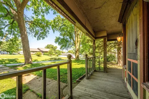Exterior - 563 S Maple St, Avoca, IA 51521 photo 5 of 10