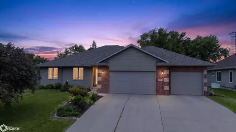 101 S 29th St, Marshalltown, IA 50158