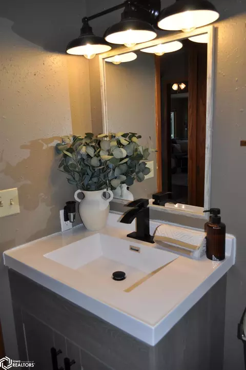 Bath - 313 Main St, Breda, IA 51436 photo 2 of 10