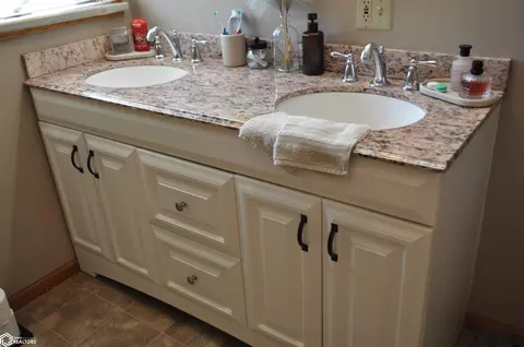 Bath - 313 Main St, Breda, IA 51436 photo 10 of 10