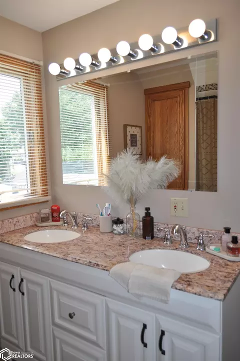 Bath - 313 Main St, Breda, IA 51436 photo 5 of 10