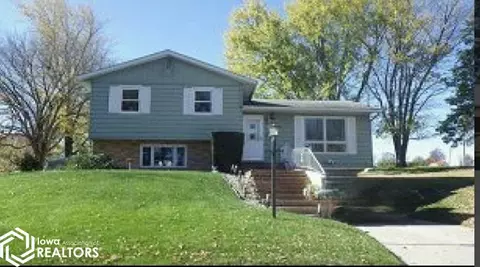 1422 Sunrise Cir, Ottumwa, IA 52501