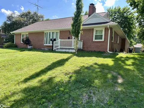 802 10th St, Eldora, IA 50627