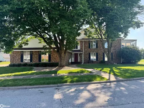 1609 Orchard Meadow B1 Dr, Burlington, IA 52601